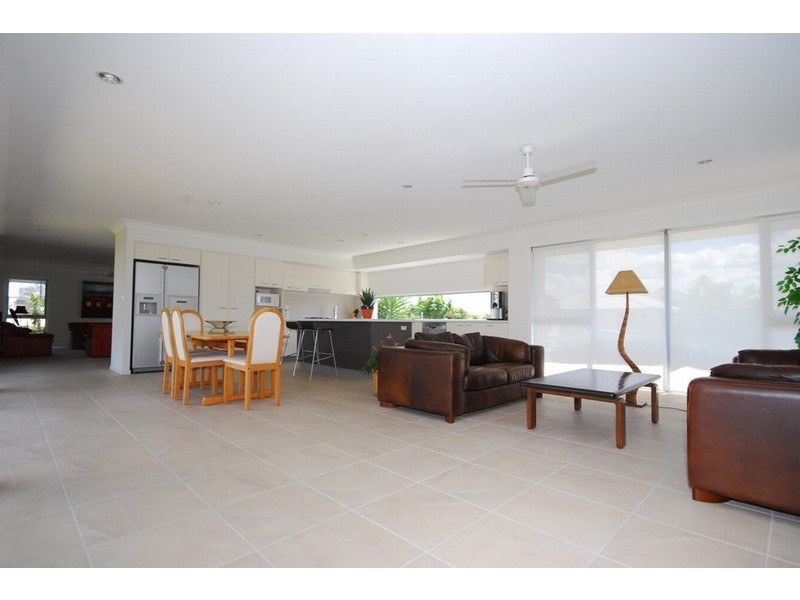 4 Silky Oak Ave, Moggill QLD 4070