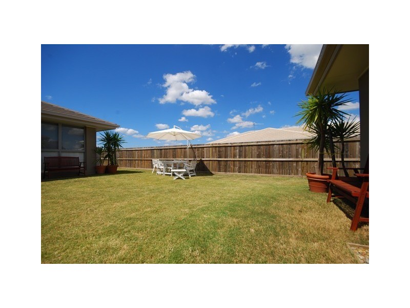 4 Silky Oak Ave, Moggill QLD 4070