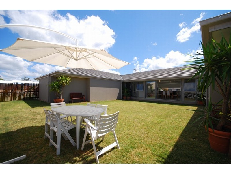 4 Silky Oak Ave, Moggill QLD 4070