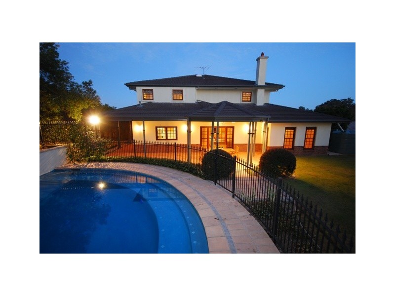 14 McConnell Cr, Brookfield QLD 4069