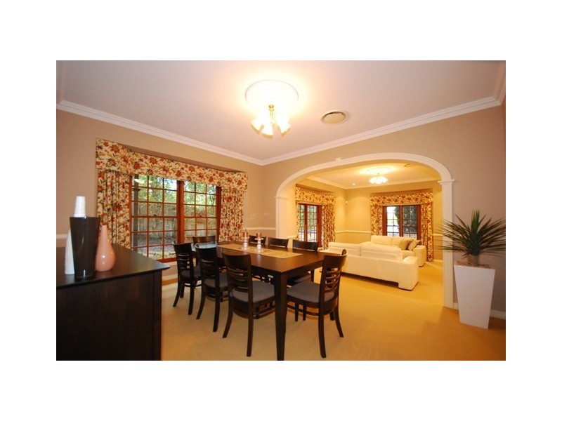 14 McConnell Cr, Brookfield QLD 4069