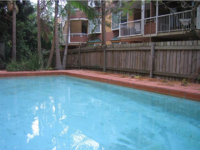 4/15 Clarence Road, Indooroopilly QLD 4068