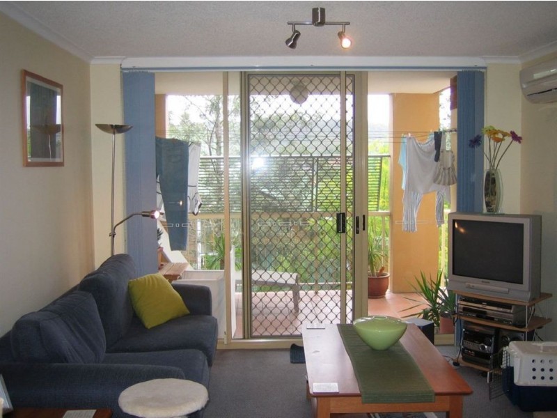 4/15 Clarence Road, Indooroopilly QLD 4068