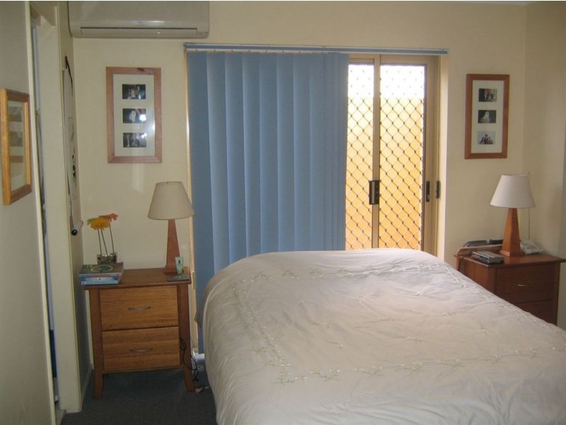 4/15 Clarence Road, Indooroopilly QLD 4068