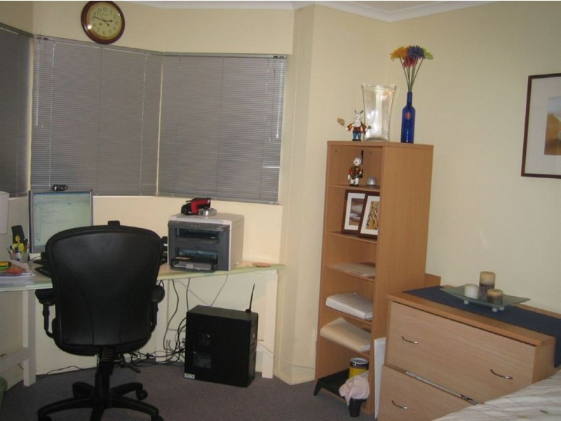 4/15 Clarence Road, Indooroopilly QLD 4068