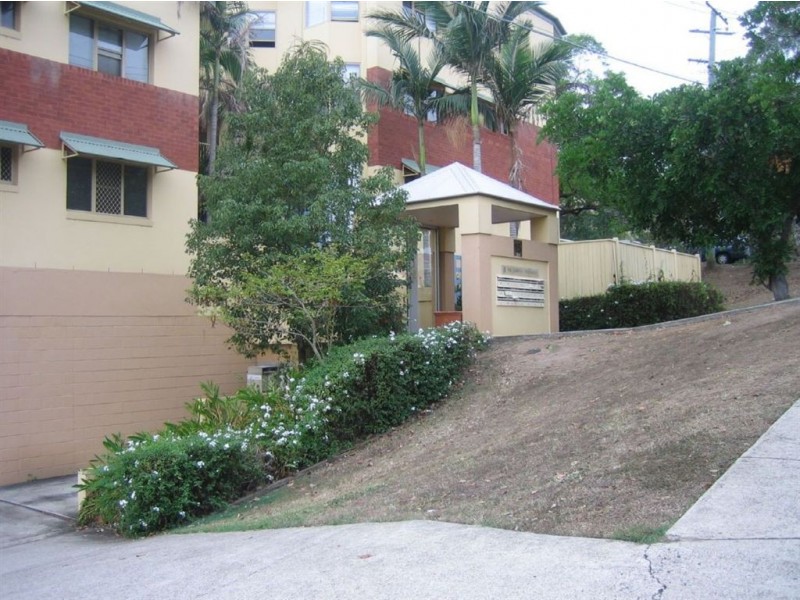 4/15 Clarence Road, Indooroopilly QLD 4068