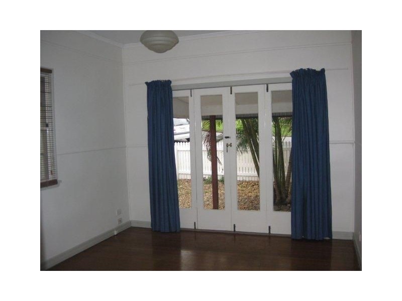 130 Dell Road, St Lucia QLD 4067