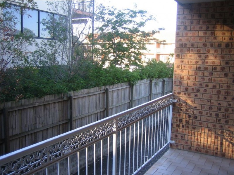 2/11 Foxton Street, Indooroopilly QLD 4068