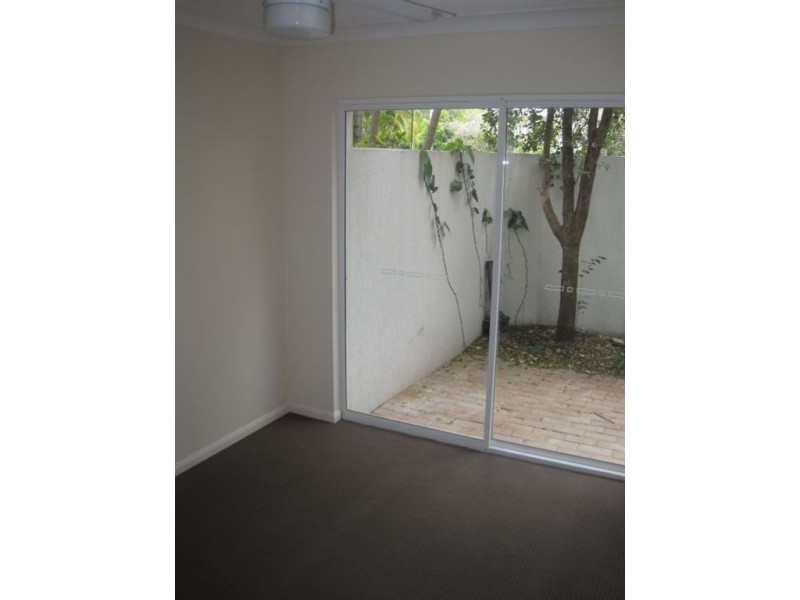 1/212 Sir Fred Schonell Drive, St Lucia QLD 4067
