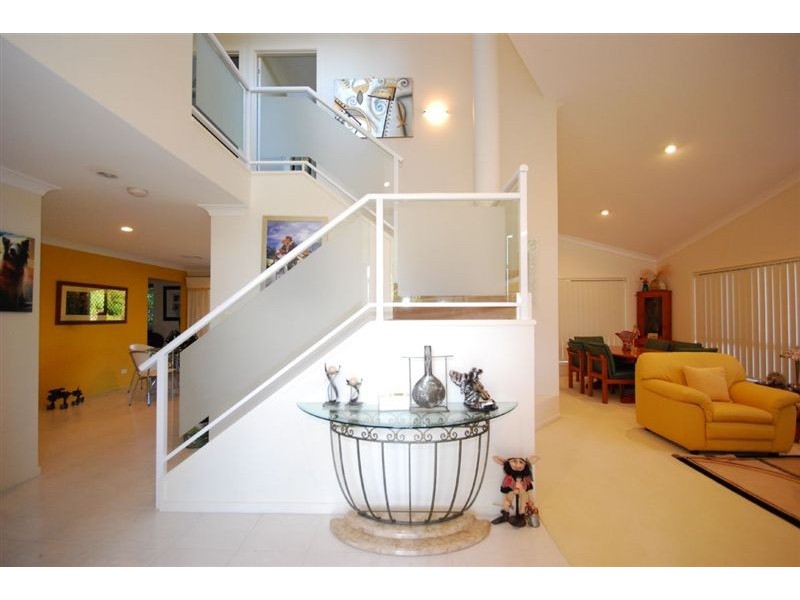 11 Cromwell Cl, Brookfield QLD 4069