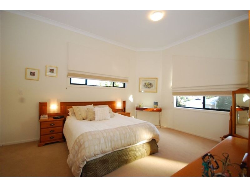 11 Cromwell Cl, Brookfield QLD 4069
