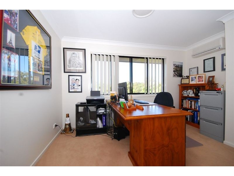 11 Cromwell Cl, Brookfield QLD 4069