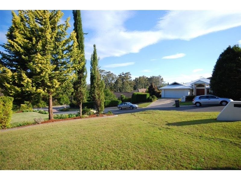 11 Cromwell Cl, Brookfield QLD 4069