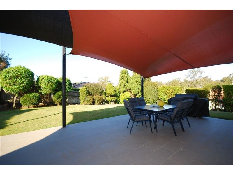 11 Cromwell Cl, Brookfield QLD 4069