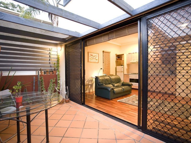 1/66 Depper St, St Lucia QLD 4067