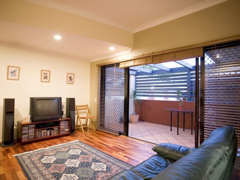 1/66 Depper St, St Lucia QLD 4067