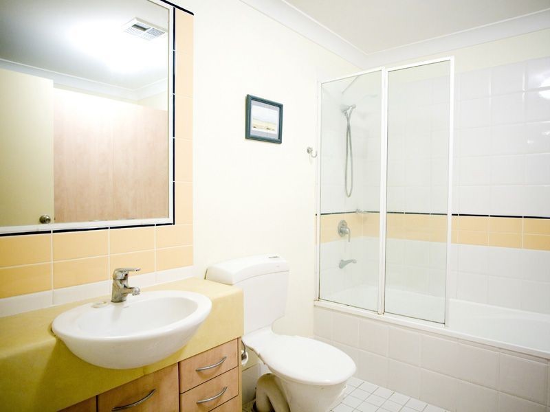 1/66 Depper St, St Lucia QLD 4067