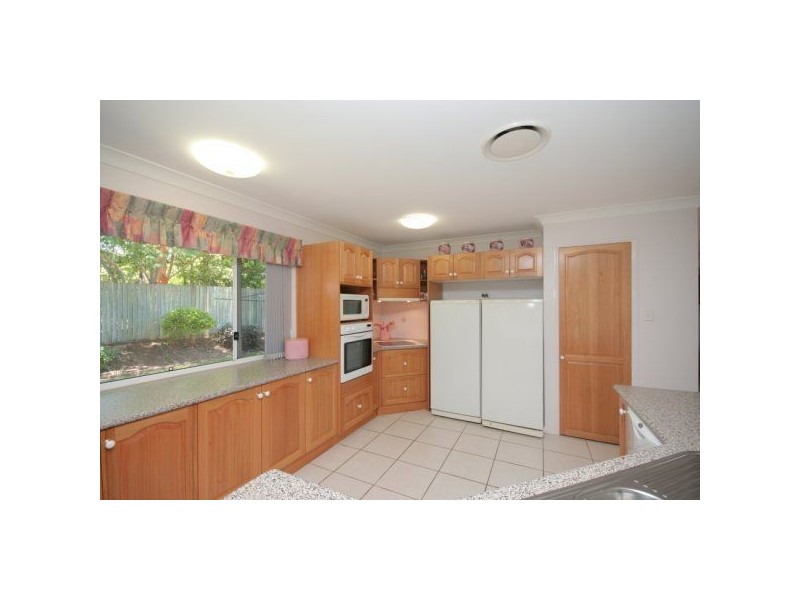 16 Pioneer Cr, Bellbowrie QLD 4070