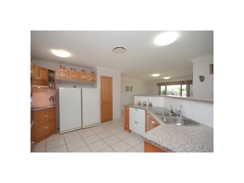 16 Pioneer Cr, Bellbowrie QLD 4070