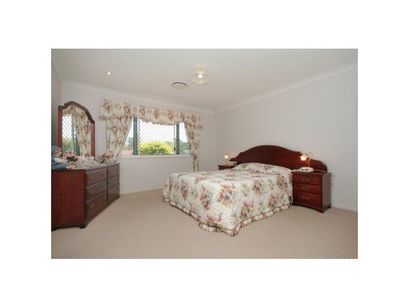 16 Pioneer Cr, Bellbowrie QLD 4070