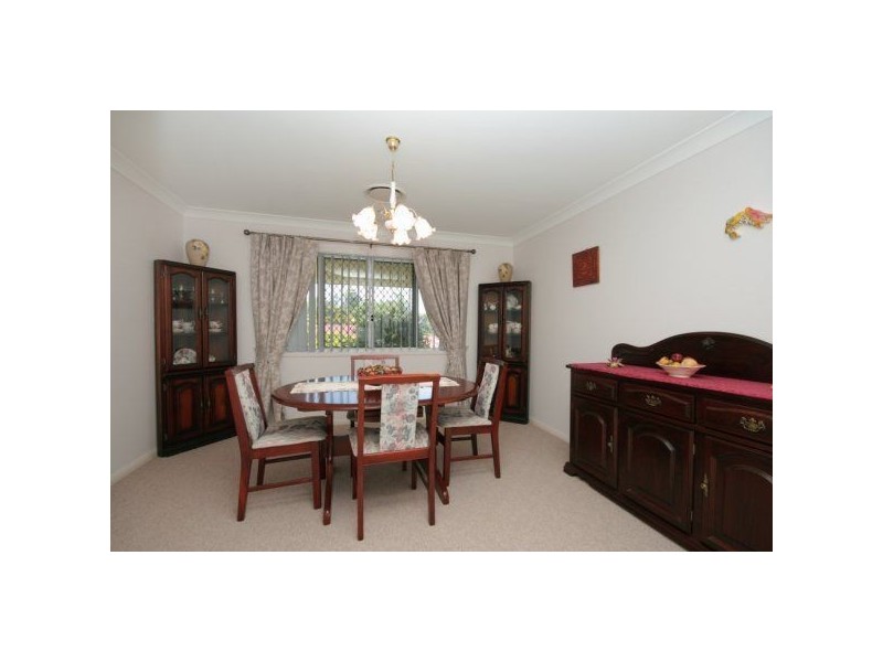 16 Pioneer Cr, Bellbowrie QLD 4070