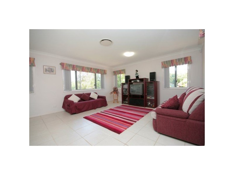 16 Pioneer Cr, Bellbowrie QLD 4070