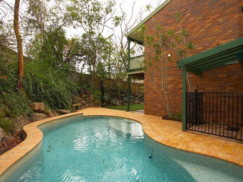 105 Taringa Parade, Indooroopilly QLD 4068