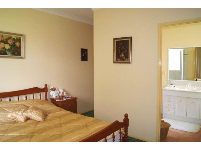 140 Lamberth Road, Regents Park QLD 4118