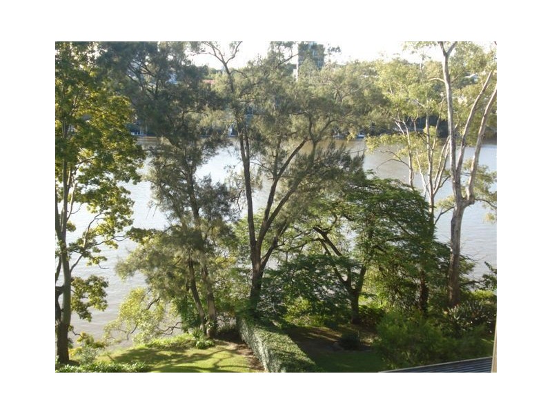 18/136 Macquarie St, St Lucia QLD 4067