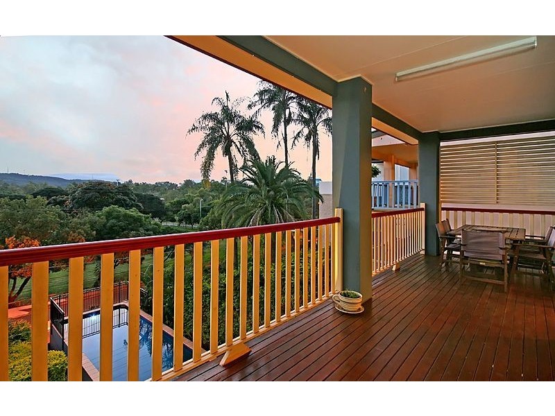 80 Dengate Lane, St Lucia QLD 4067