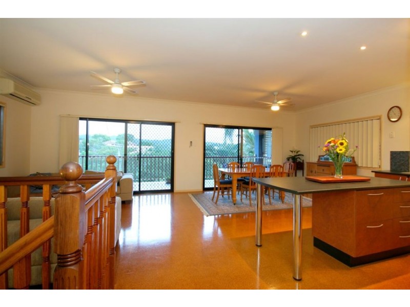 80 Dengate Lane, St Lucia QLD 4067