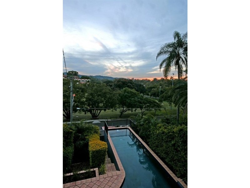 80 Dengate Lane, St Lucia QLD 4067