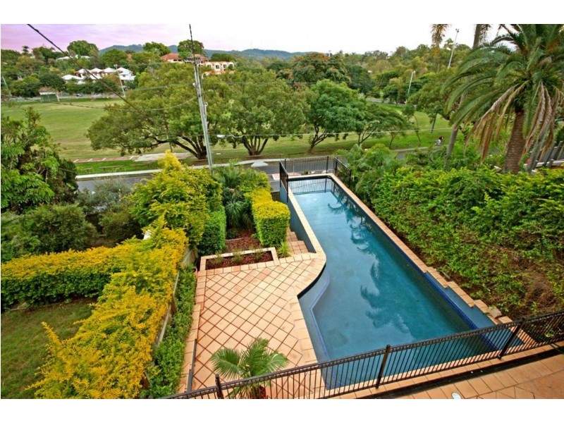 80 Dengate Lane, St Lucia QLD 4067