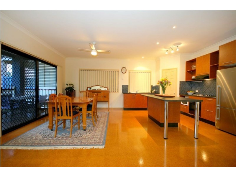 80 Dengate Lane, St Lucia QLD 4067