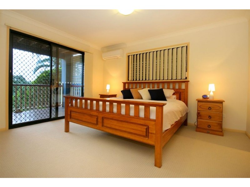 80 Dengate Lane, St Lucia QLD 4067