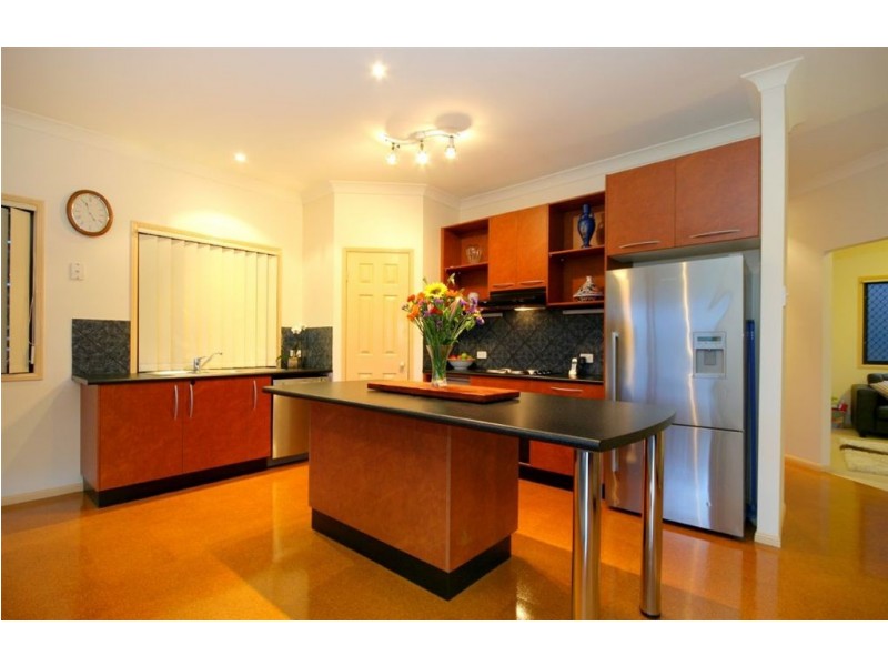 80 Dengate Lane, St Lucia QLD 4067