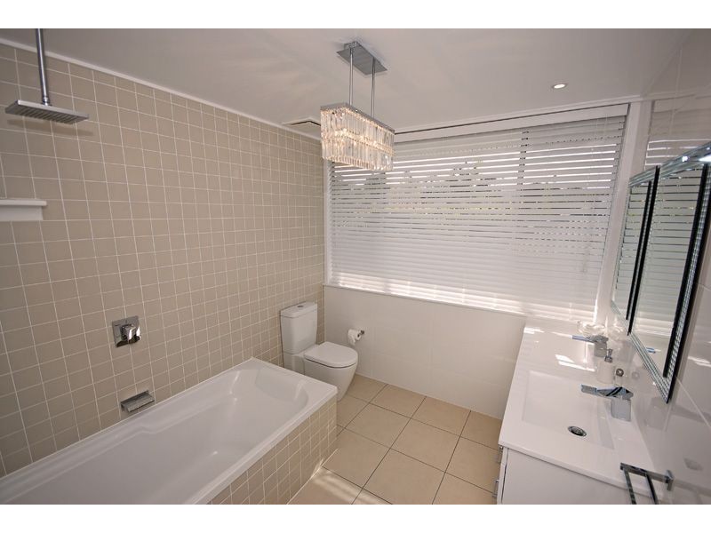 11 Montclair St, Aspley QLD 4034