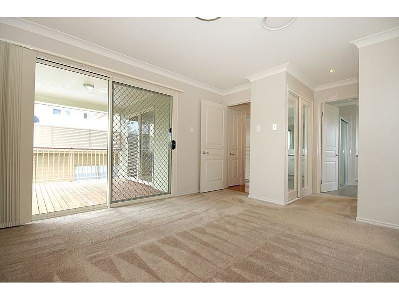 11 Kate St, Indooroopilly QLD 4068