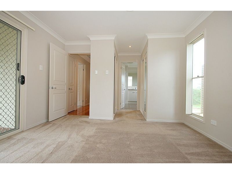 11 Kate St, Indooroopilly QLD 4068