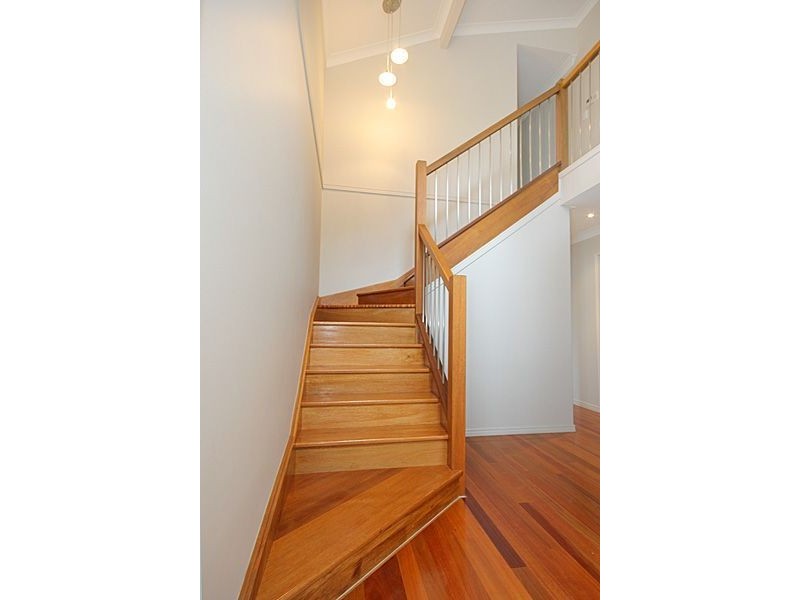 11 Kate St, Indooroopilly QLD 4068