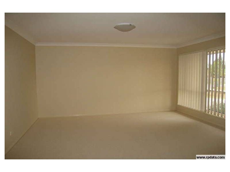 11 Discovery St, Flinders View QLD 4305