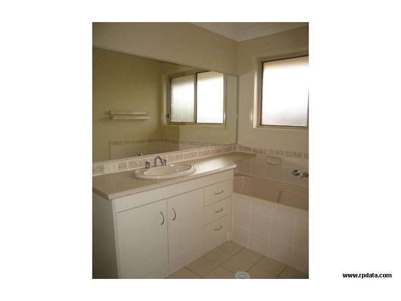 11 Discovery St, Flinders View QLD 4305
