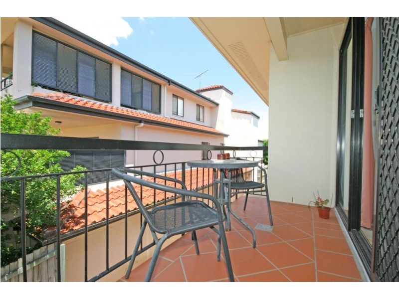 2/31 Sisley St, St Lucia QLD 4067