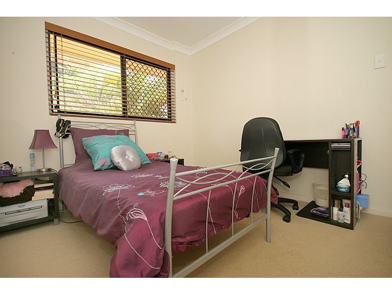 2/31 Sisley St, St Lucia QLD 4067