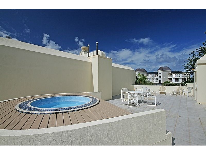 16/117 Old Burleigh Rd, Broadbeach QLD 4218