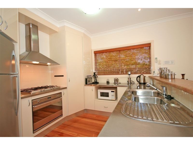 90 Long Street West, Graceville QLD 4075