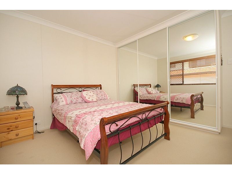 2/31 Sisley St, St Lucia QLD 4067