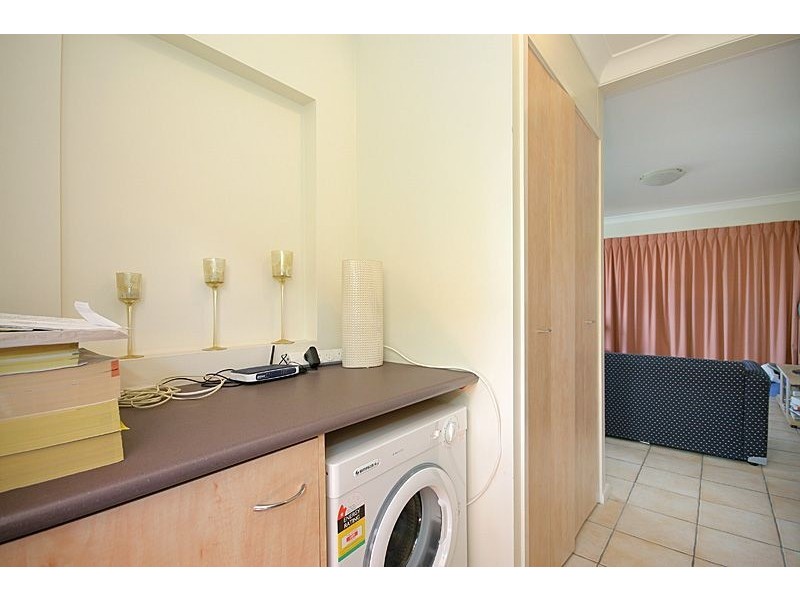 2/31 Sisley St, St Lucia QLD 4067