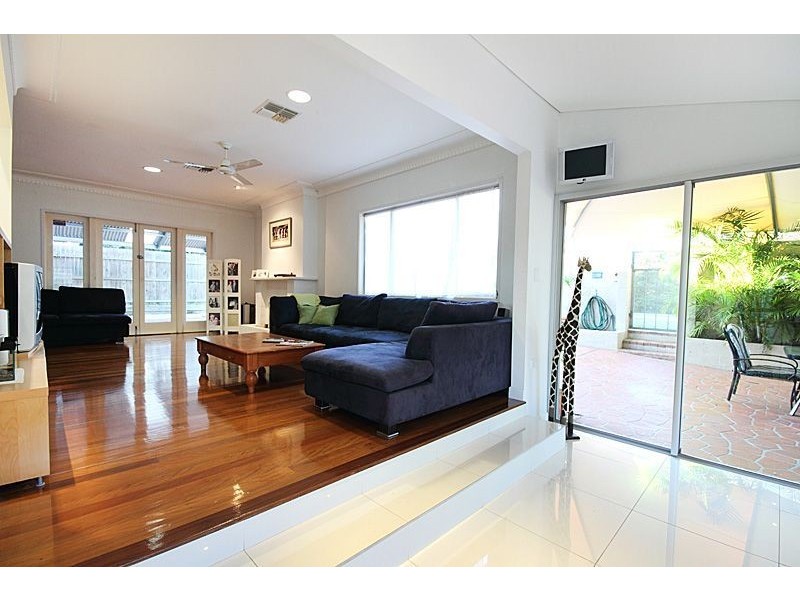 99 Jerrang St, Indooroopilly QLD 4068