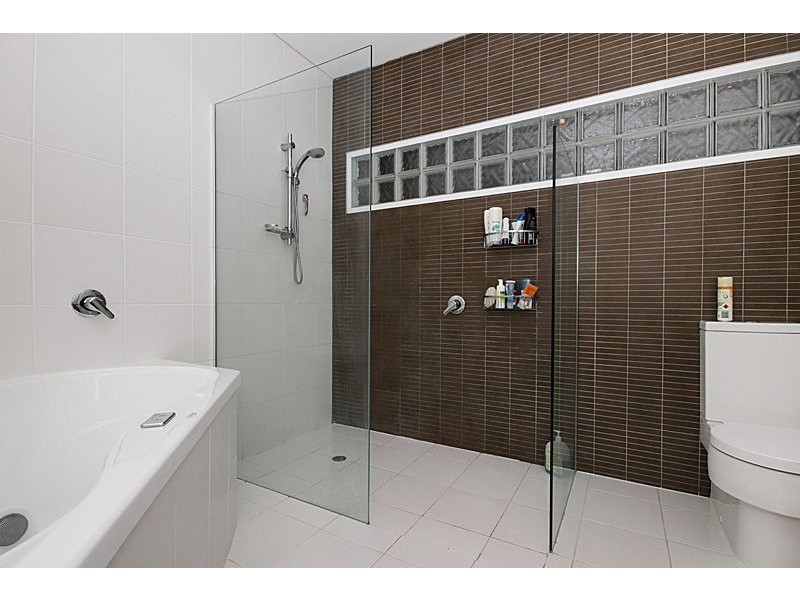 99 Jerrang St, Indooroopilly QLD 4068